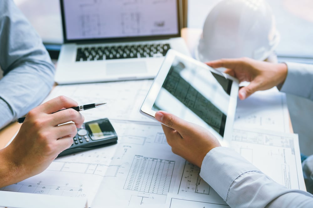 engineering-working-together-and-using-digital-tab-9W74MSE-min (1)